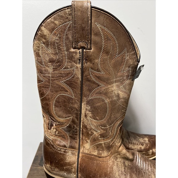 NEW Cody James Larsen Western Boots Medium Toe ~ Distressed Brown Men's Sz 9D - Picture 2 of 12